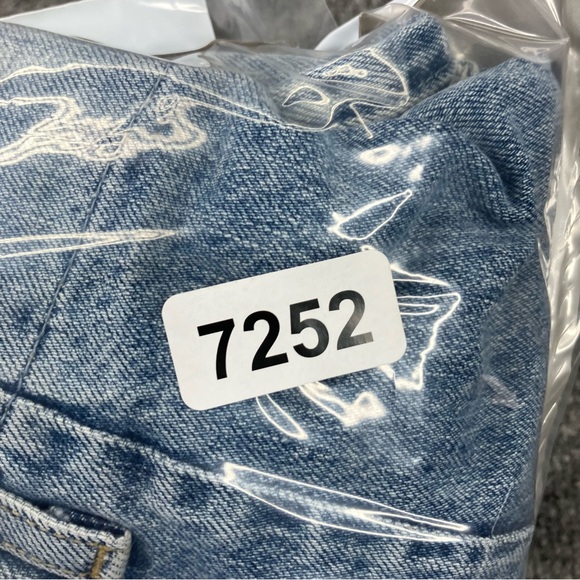 Abercrombie and Fitch mom high rise jean light wash jeans 8/29 parachute barrel - Picture 10 of 10